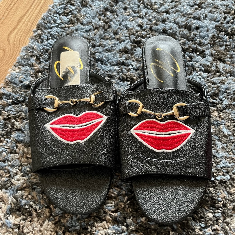 Black Red Lip Slides
